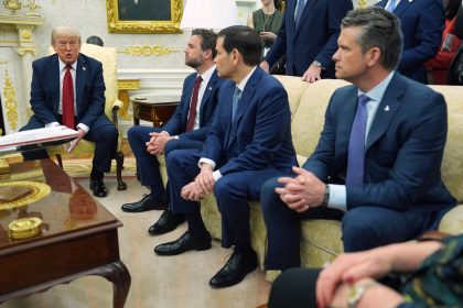 Amerika alebo Ukrajina na prvom mieste Trump musi vysvetlit svoj obrat najvernejsim