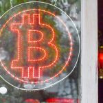 Bitcoin prekonal hranicu 120 tisic dolarov a stanovil novy rekord