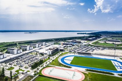 Chodia sem az z Australie no prehravame s Madarskom