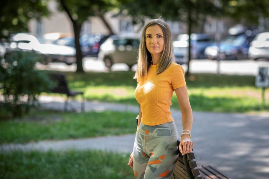 Chrbtica vybocena o 90 stupnov operacia jej zmenila zivot