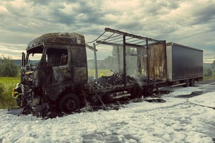 Dialnica D2 v Bratislave je uzavreta z dovodu poziaru kamiona