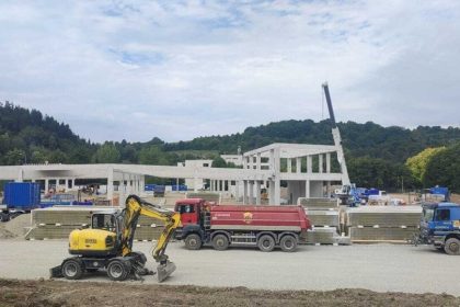 Hypermarket zacali stavat bez povolenia rozhodne inspektorat