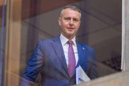 O odvolavaniach ministrov a vlady sa uz malo rokovat tvrdi Rasi