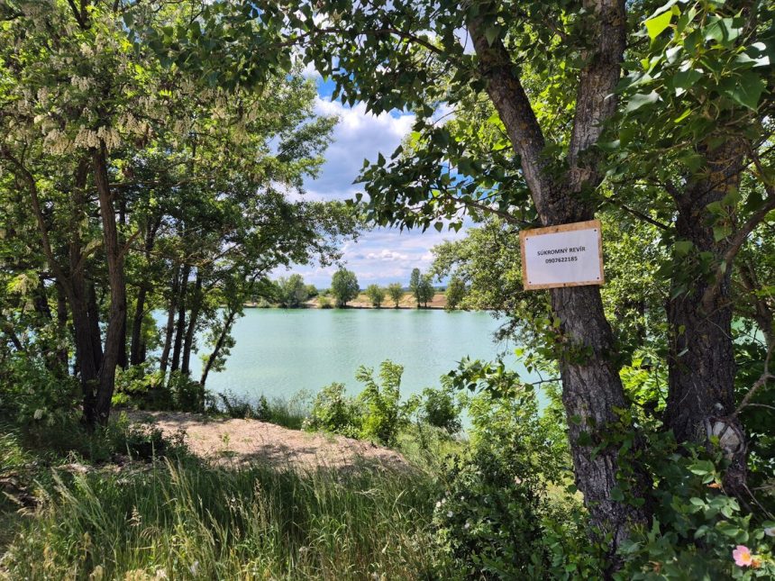 Oblubene jazero na zapade Slovenska uzavrete