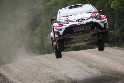 Pri nehode na automobilovych pretekoch vo Francuzsku zahynuli traja ludia