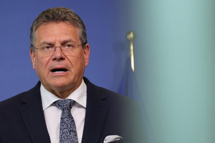 Sefcovic opat volal s Lutnickom a Greerom upozornil ich na postoj EU ku clam