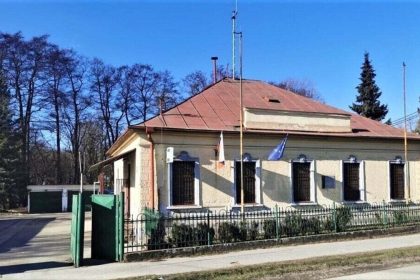 Tazko skusane policajne oddelenie po utoku nepozna skody