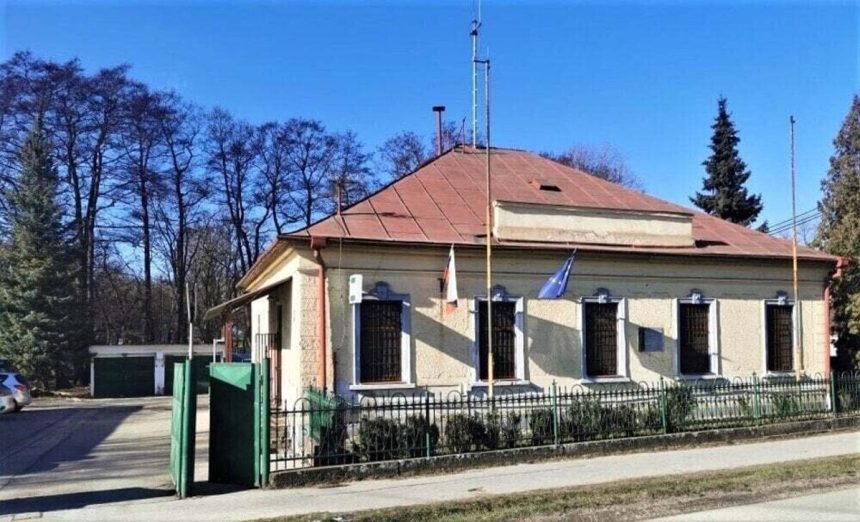 Tazko skusane policajne oddelenie po utoku nepozna skody