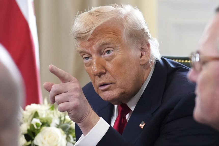 Trump pohrozil Iranu utokmi pri obnoveni jadrovych schopnosti