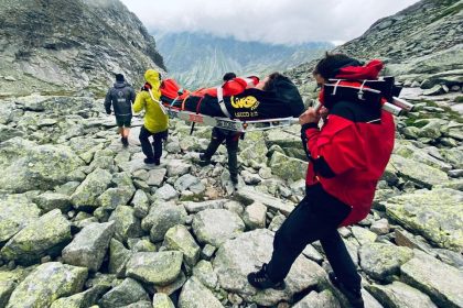 Turista si zranil nohu evakuovali ho vrtulnikom