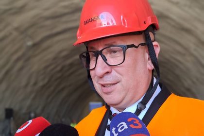 V tuneli Visnove dokoncili betonaz vozovky