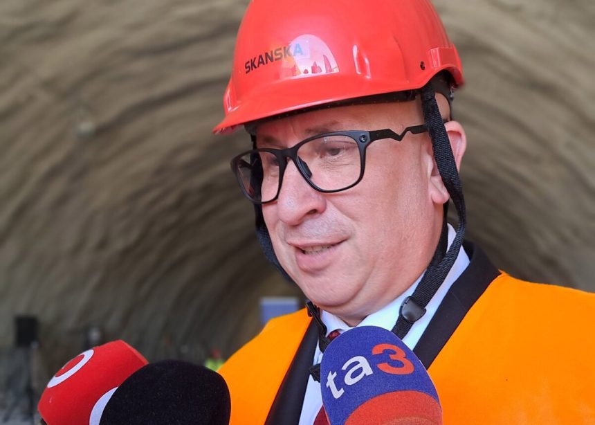 V tuneli Visnove dokoncili betonaz vozovky