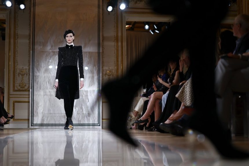 Armani dostal pokutu za zavadzajuce tvrdenia