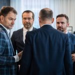 Hnutie Slovensko kritizuje tender na zachranky Saska vola na odchod