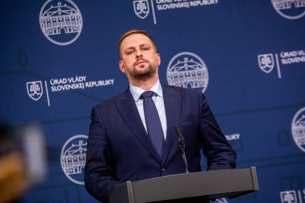 Minister Sasko nariadil viacere audity odmieta obohacovanie namiesto pomoci chorym