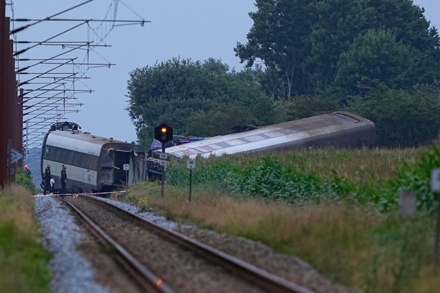 Pri zrazke vlaku s polnohospodarskym autom v Dansku zahynul clovek