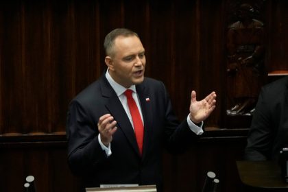 Prieskum ukazal ze viac Poliakov hodnoti Nawrockeho pozitivne nez negativne