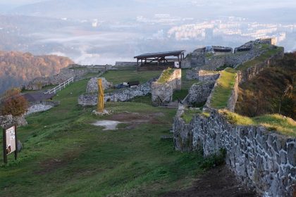 Pusty hrad ozije nezabudnutelnou atmosferou