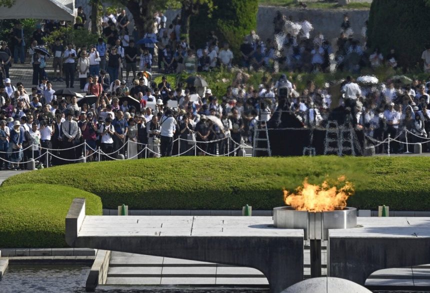 Recnici na ceremonii v Hirostime vyzvali na buducnost bez jadrovych zbrani