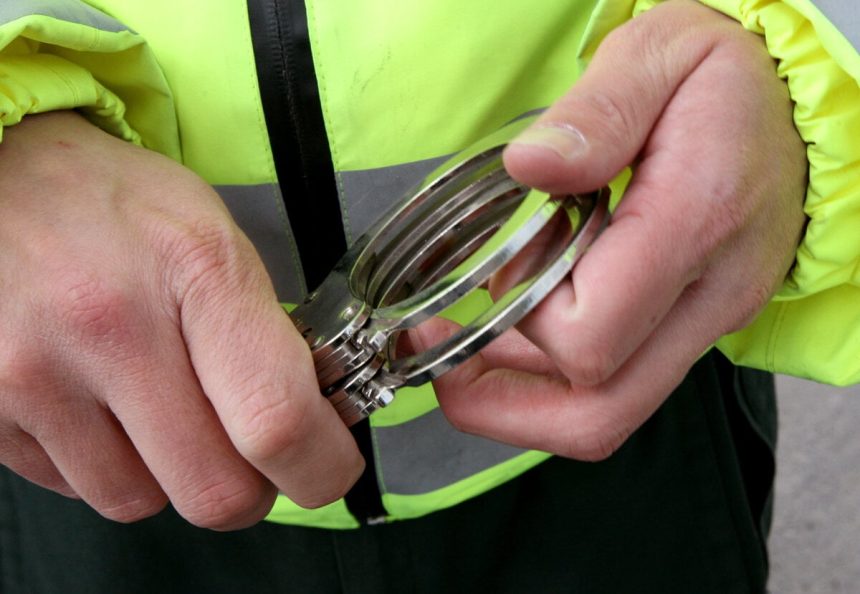 Rozruch v Piestanoch Policia spacifikovala zenu s falzifikatom zbrane