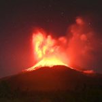 Sopka na vychode Indonezie opat vybuchla popol siahal do vysky 10 kilometrov