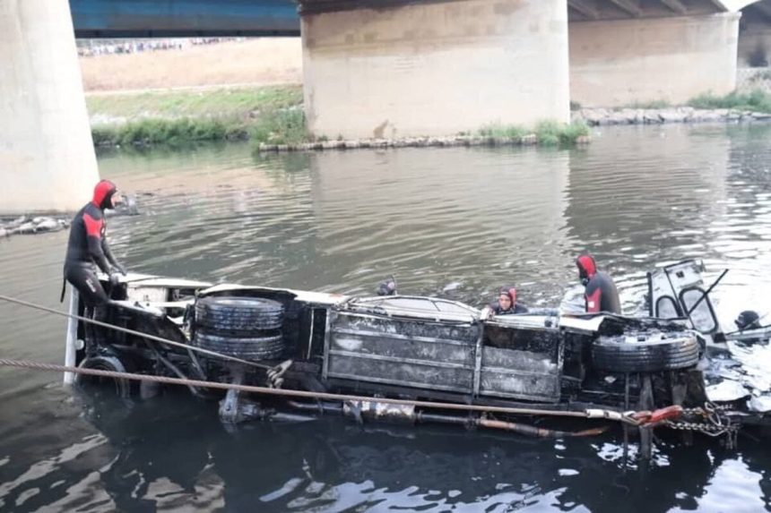 V Alzire sa zrutil autobus z mosta do rieky zahynulo 18 ludi