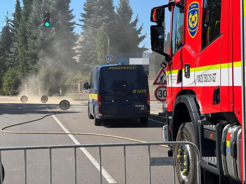 V obci pri Prahe unika plyn hasici evakuovali asi 100 ludi