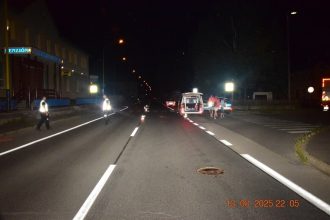 Vodic auta nezabranil zrazke chodec je tazko zraneny