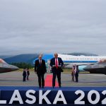 Vrele prijatie a usmevy Trump a Putin v limuzine