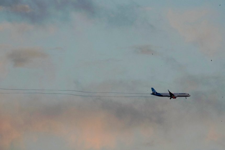 Berlinske letisko nadalej celi problemom po utoku