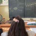 Jeden clovek je zamestnany v siestich skolach