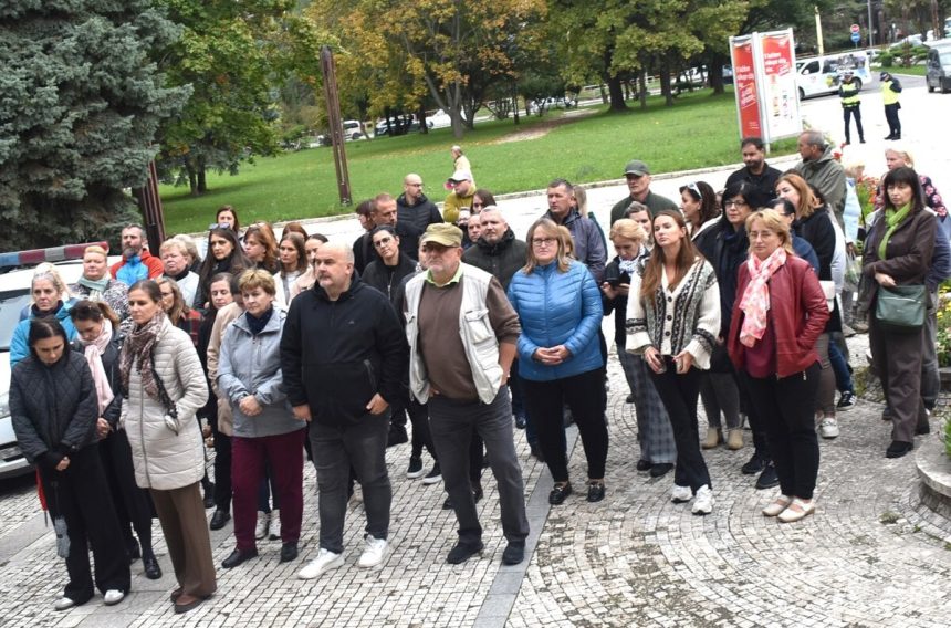 Konsolidaciu pocitia aj statni zamestnanci Historicky prvykrat sa postavili na odpor