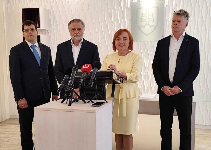 Mesta na hornej Nitre pridu o elektrobusy za miliony Primatori vyzyvaju Migala aby konal
