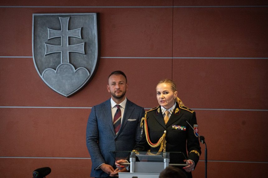 Minister Sutaj Estok poziadal vybor o vypocutie sefky policie Maskarovej