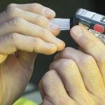 Opity policajt havaroval po nehode hladali zbran