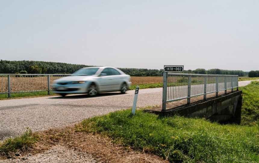 Opravy zniceneho mosta na ceste pocas pol roka