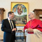 Papez prijal izraelskeho prezidenta Herzoga rokovali o Gaze a rukojemnikoch