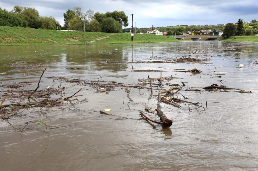Pre niektore okresy vydali meteorologovia vystrahy pred povodnami