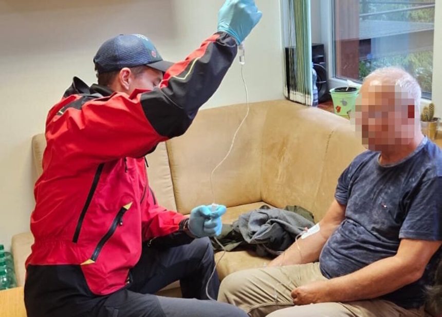 Senior upadol v jaskyni do predkolapsoveho stavu pomohli mu horski zachranari