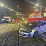 Sobotnajsia zrazka auta s elektrickou si vyziadala obet