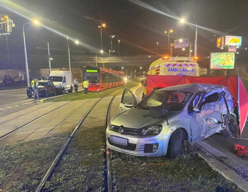 Sobotnajsia zrazka auta s elektrickou si vyziadala obet