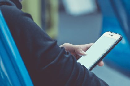 Svedska vlada zavedie zakaz mobilnych telefonov v skolach