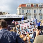 Tisicky ludi prisli do Prahy na podporu demokracie