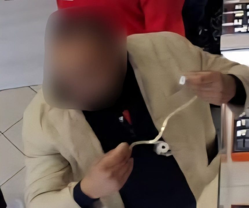 Ukradol retiazku za tisice eur komplic ho cakal na aute