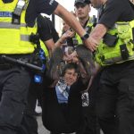 V Londyne zadrzali desiatky osob za podporu zakazanej propalestinskej skupiny