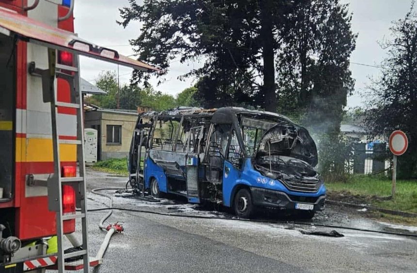 V Martine zhorel autobus vodic zachranil situaciu