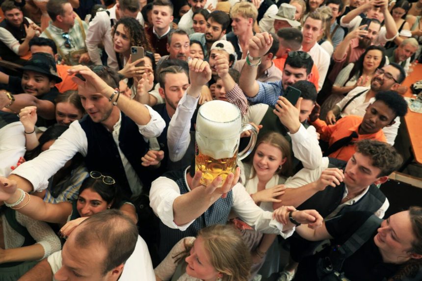 V Mnichove sa zacal pivny festival Oktoberfest