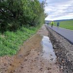 Blato tlaci chodcov na cyklotrasu spory narastaju Kraj upravu chodnika neplanuje
