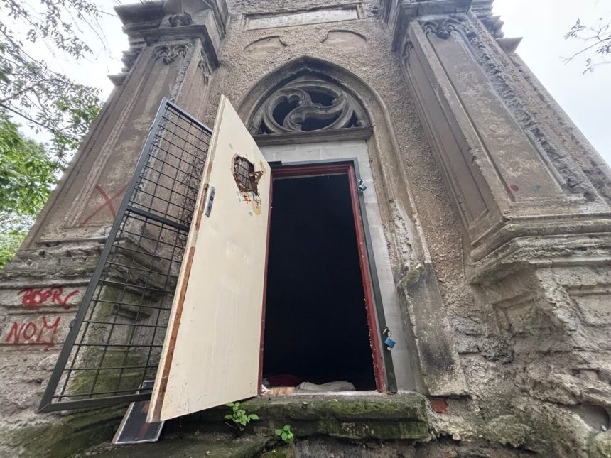 Je inspirovana gotickym slohom Domu sv Alzbety