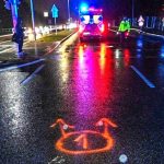 Kriziovatkou siel na cervenu a zrazil chodkynu